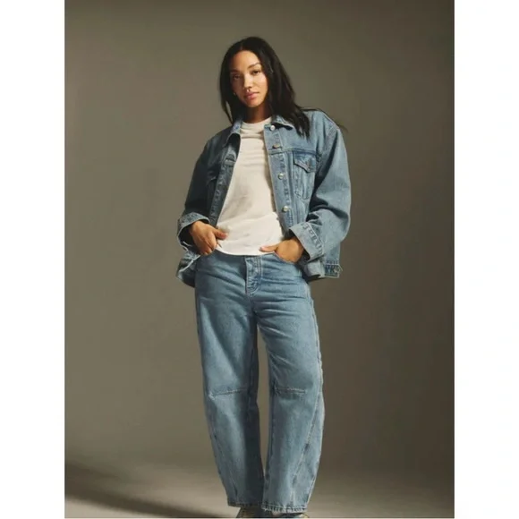 Classic High-Rise Wide-Leg Women's Jeans in Light Blue - Picture 1 of 5